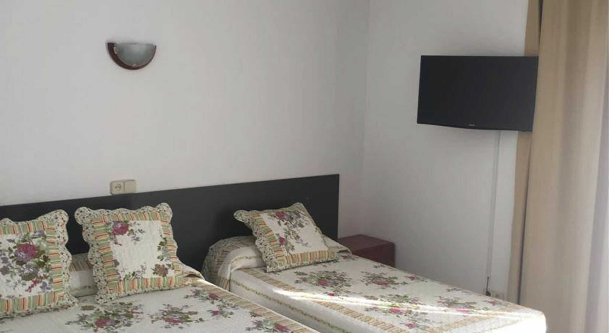 Hostal Bonavista Blanes Luaran gambar